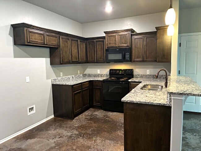 Building Photo - 7508 Redbud Villas Ct