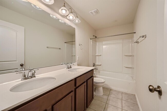 Building Photo - 303 Duroc Dr