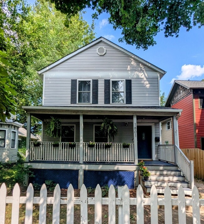 Building Photo - 1801 W 47th St