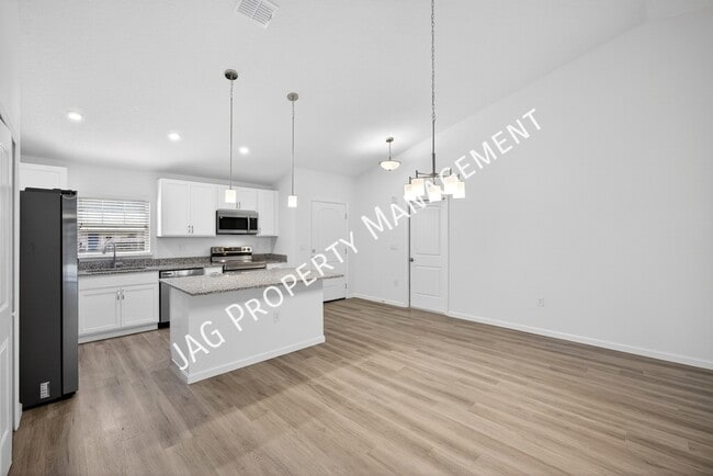 Building Photo - 615 Chaloupe St SE