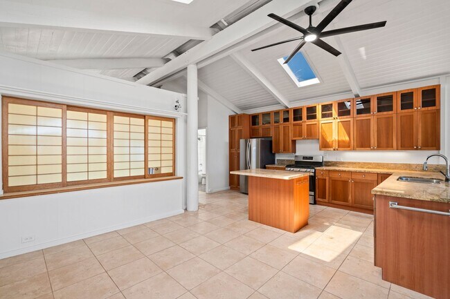 Building Photo - MASSIVE UNOBSTRUCTED OCEAN VIEWS – Maui Meadows 2-Bed Home with Pool Access