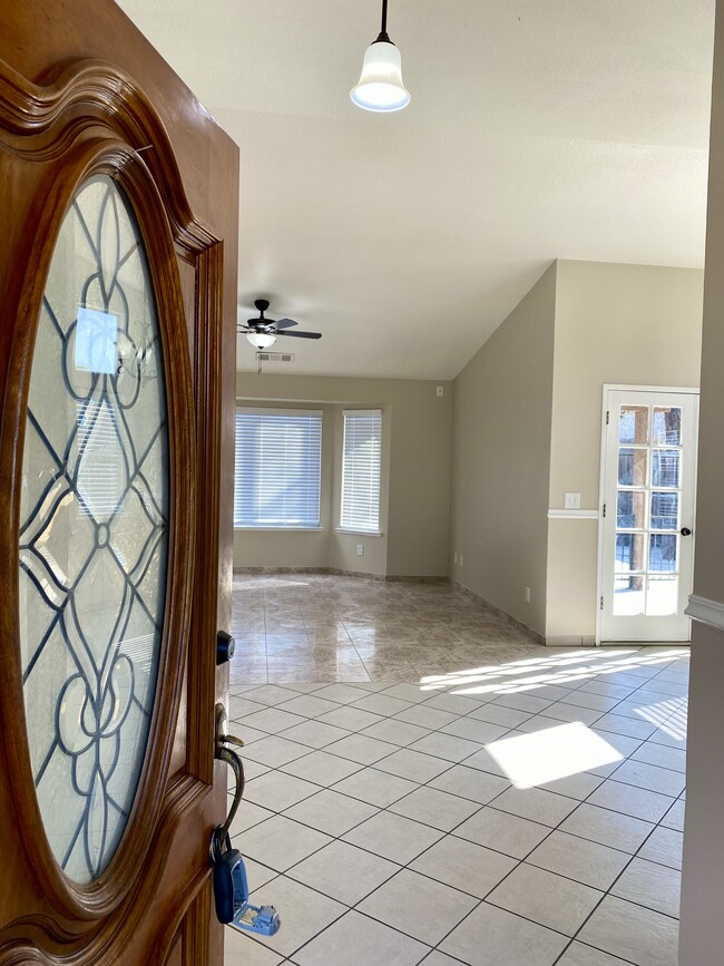 Building Photo - 2095 W Merritt Ave