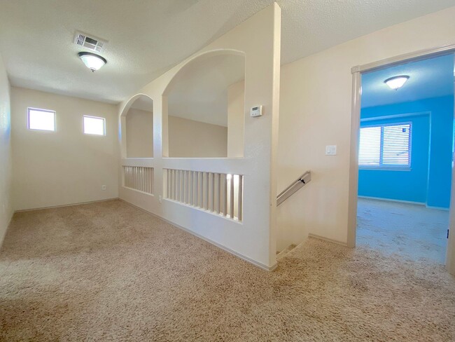 Building Photo - Northeast El Paso 4 Bed Plus Loft w/ Refri...