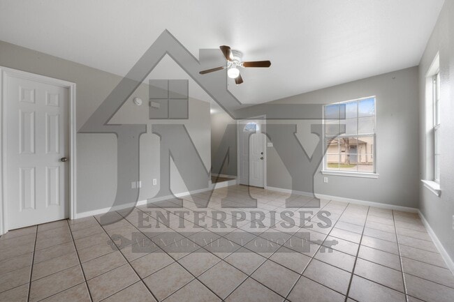 Building Photo - Duplex For Lease
