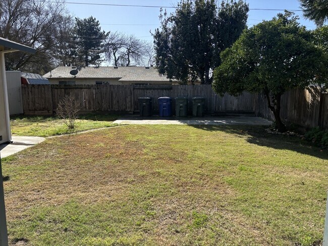 Building Photo - Modesto 3 Bedroom, 2 Bath Solar-Powered Home in the Sonoma School District