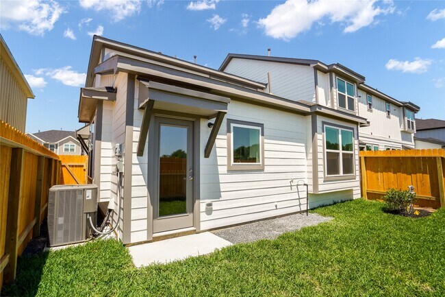 Building Photo - 27935 Western Crk Ct