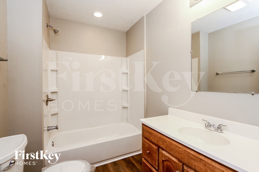 Building Photo - 2856 N Boehning St