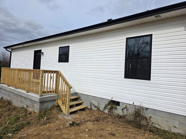 Building Photo - Modern New Construction 3 Bedroom Home with Porches in Crossville