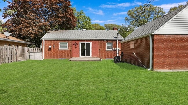 Building Photo - 8918 Parkside Ave