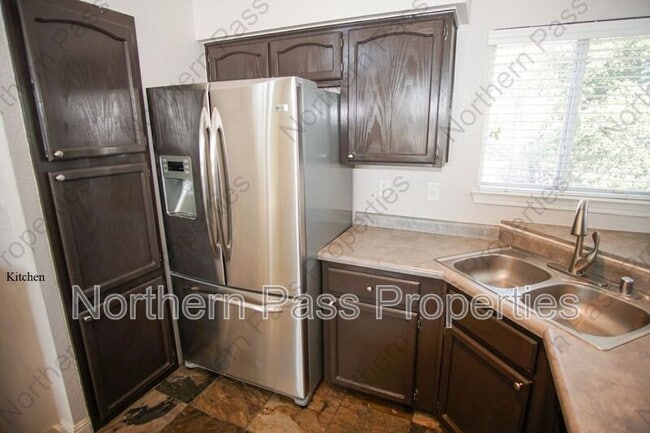 Building Photo - 1516 Cherokee Ridge Dr