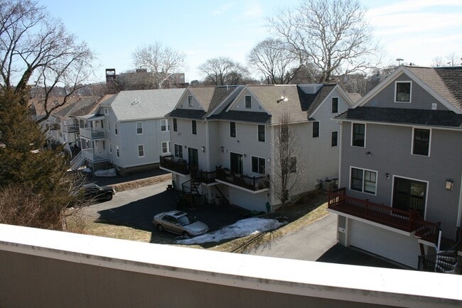 Building Photo - 18 5th Ave