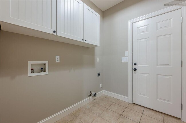Building Photo - 7925 Majors Mill Dr