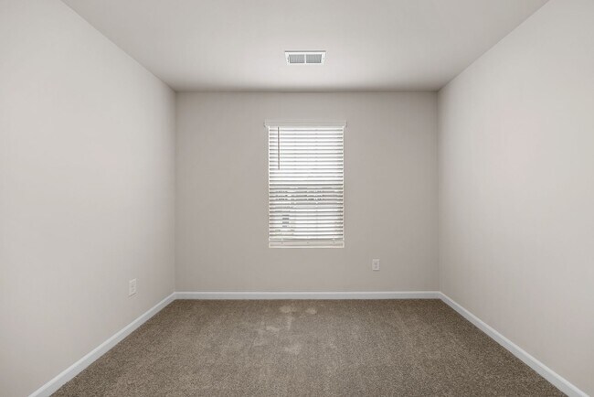 Building Photo - Location Location; 3 BR, 2.5 BA home