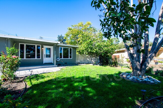 Building Photo - 1099 Bradford Dr