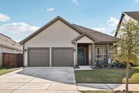 Building Photo - 3071 Aqueduct Ave