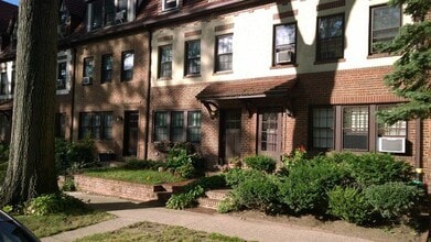 Building Photo - 300 Burns St