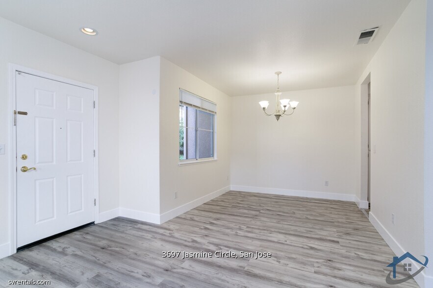 Building Photo - 3697 Jasmine Cir