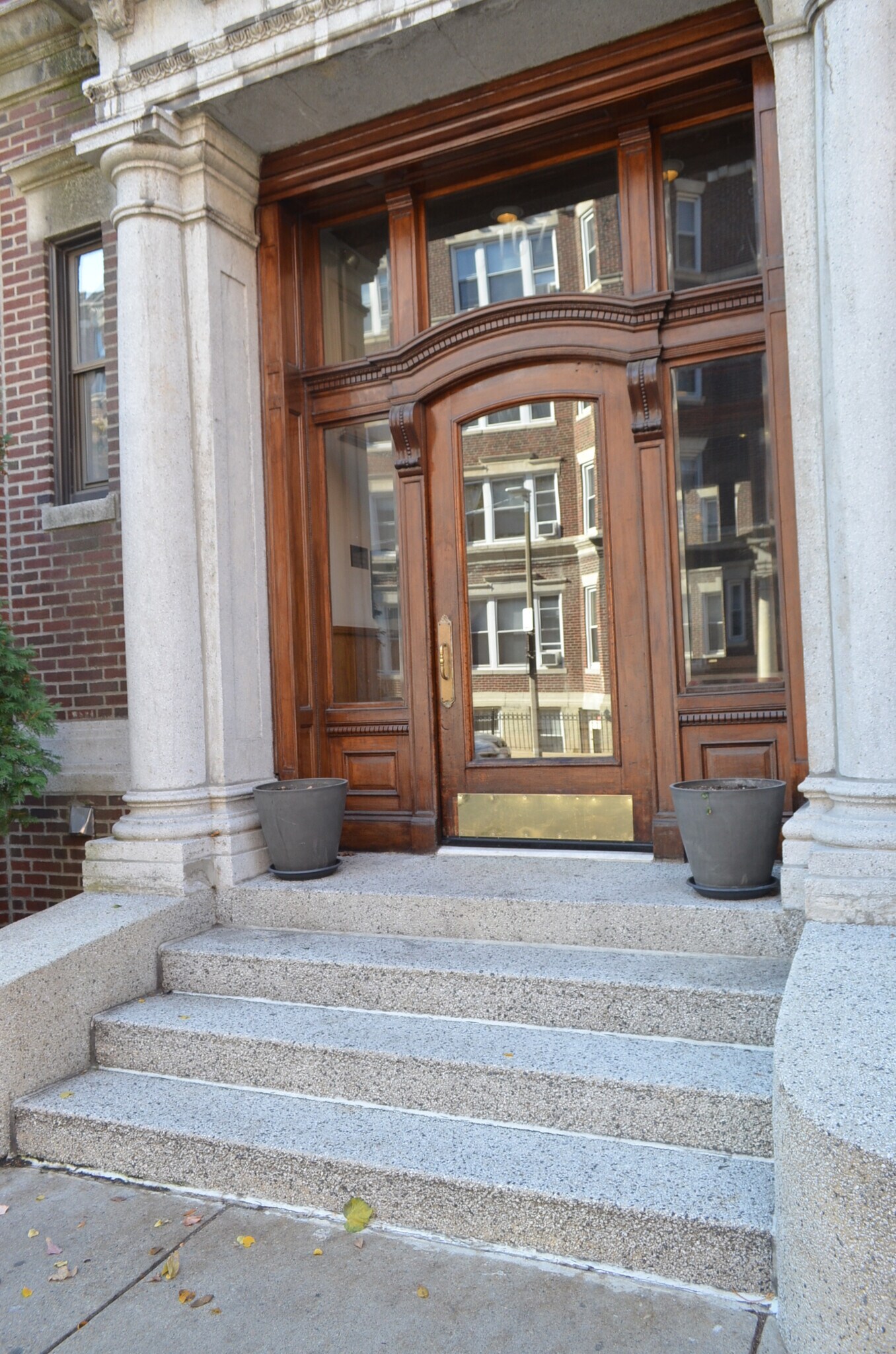Building Photo - 107 Jersey St