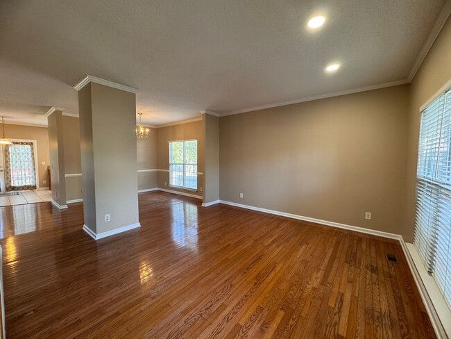 Building Photo - Fabulous 4BR 2.5 Home