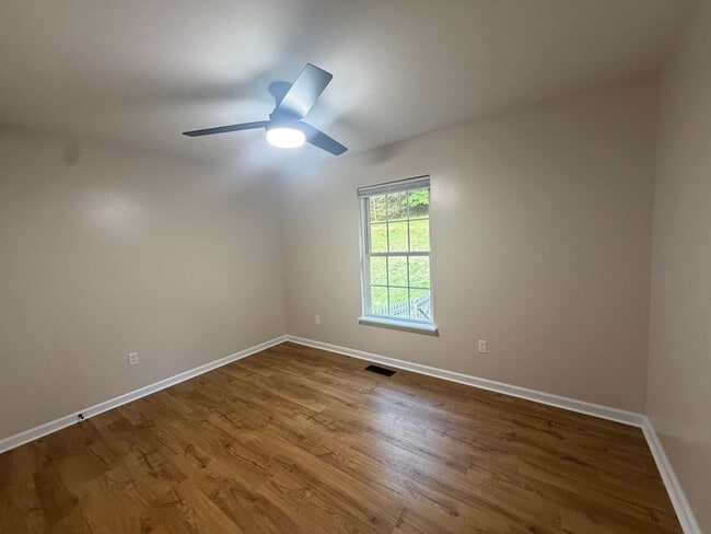 Building Photo - 136 Elizabeth Ann Cir