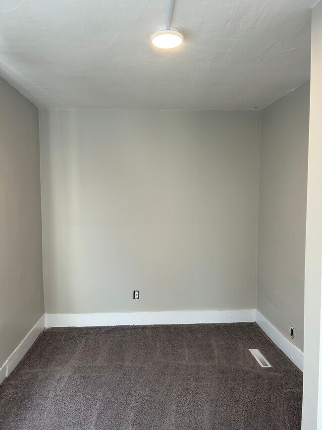 Building Photo - 401 Hannibal St