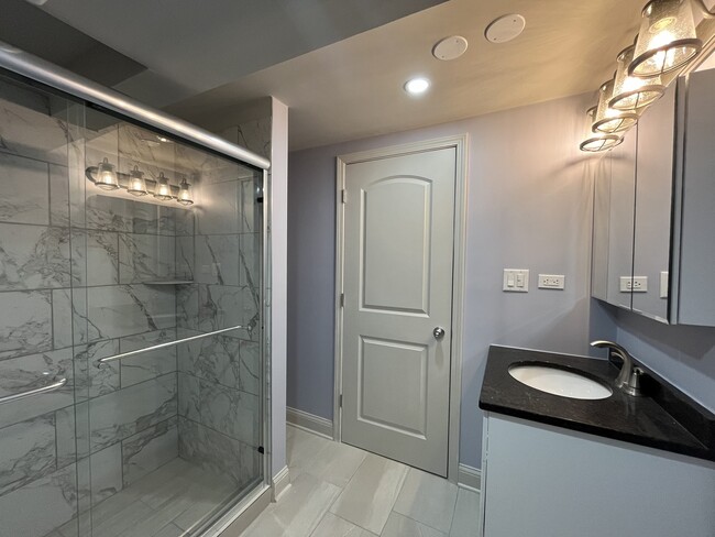 Building Photo - 1446 W Irving Park Rd