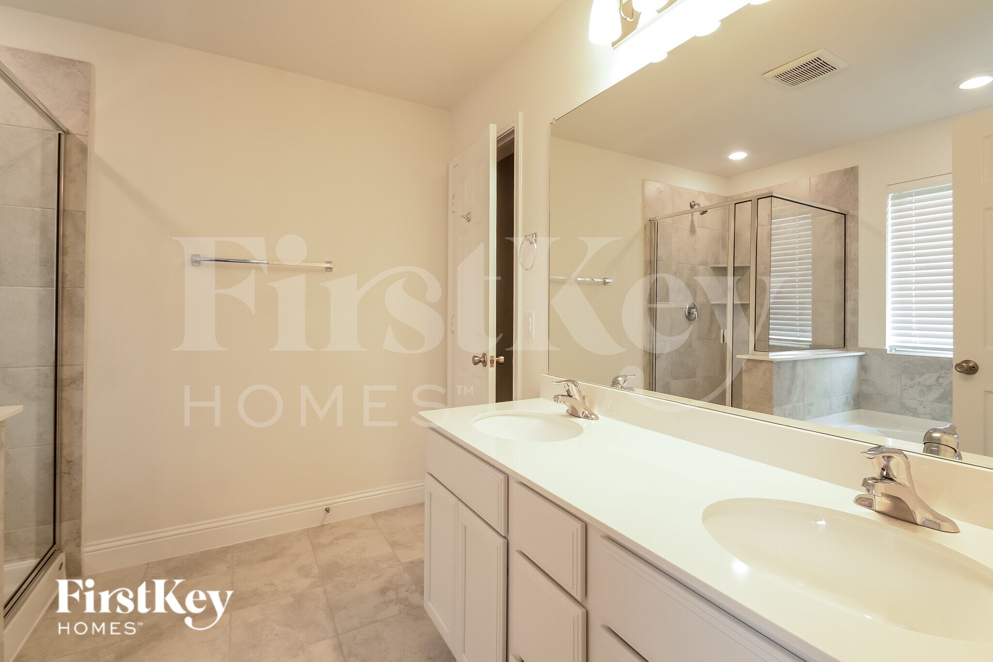 Building Photo - 2628 Warren Ln