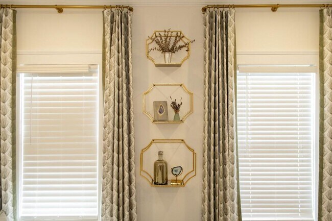 Building Photo - 801 Durant Pl NE