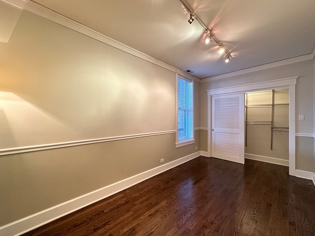 Building Photo - 3616 N Bosworth Ave