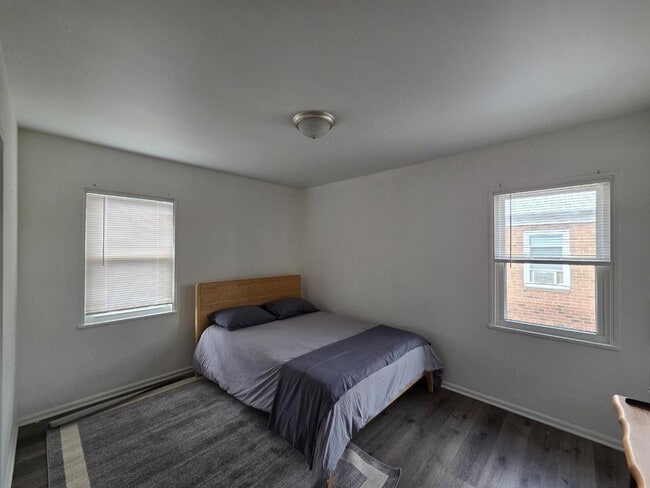 Building Photo - 3046 S Moreland Blvd