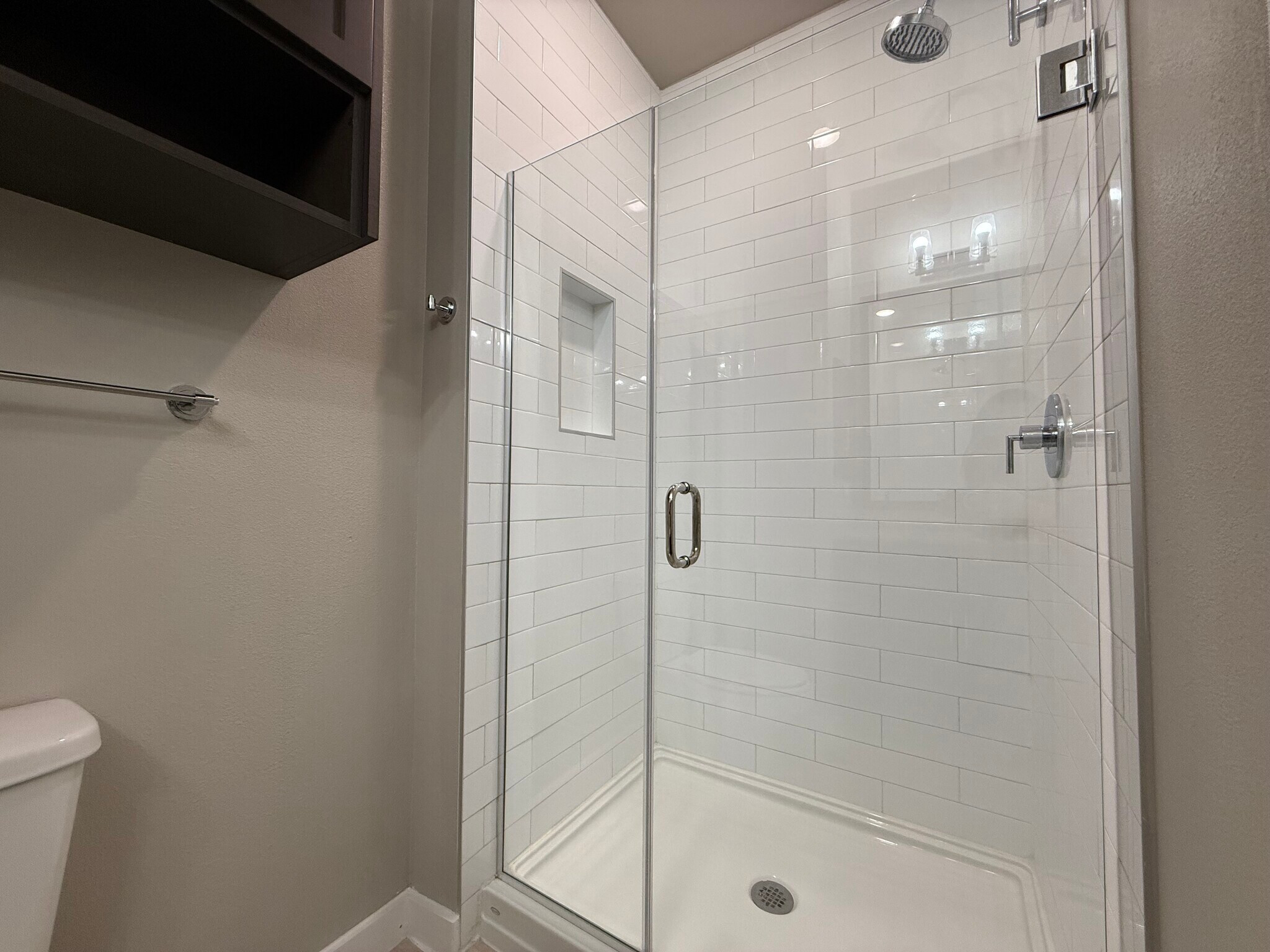 Building Photo - 3144 Gorge Way