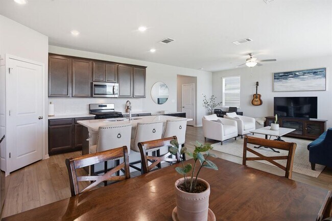 Building Photo - 514 Sun Grv Trl