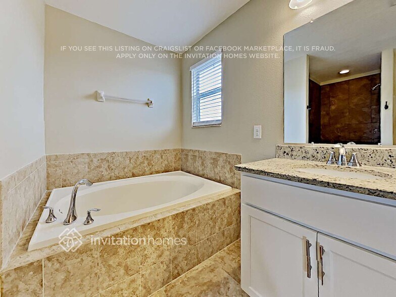 Building Photo - 2706 Carrickton Cir