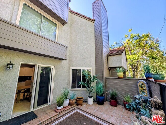Building Photo - 430 Via Colinas