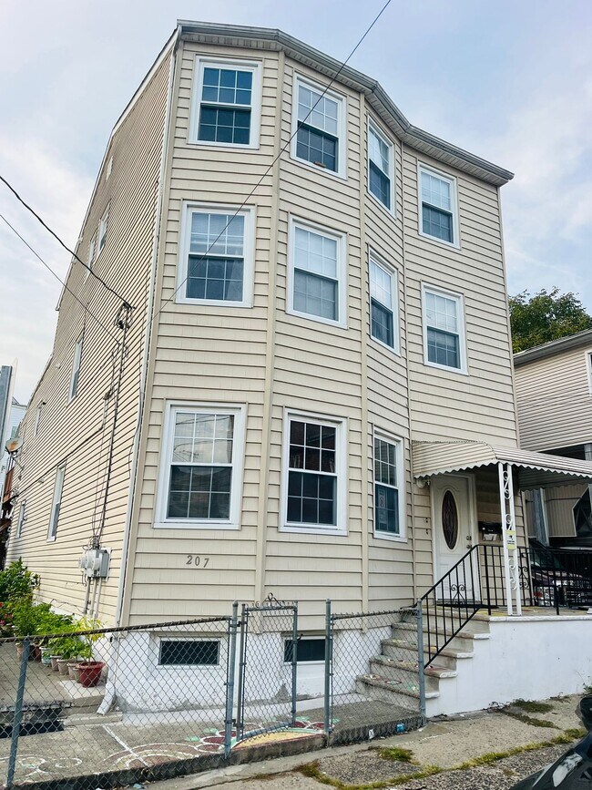 Building Photo - 207 Liberty St