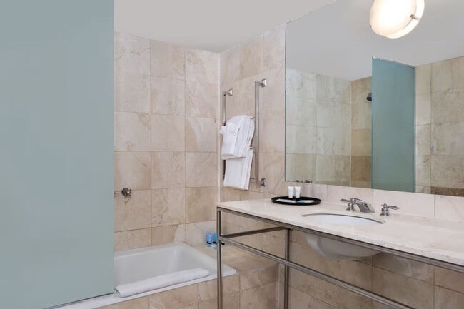 Building Photo - 956 Washington Ave