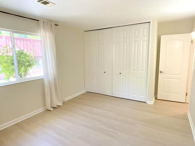 Building Photo - Newly updated Danville Greenbrook South Ar...