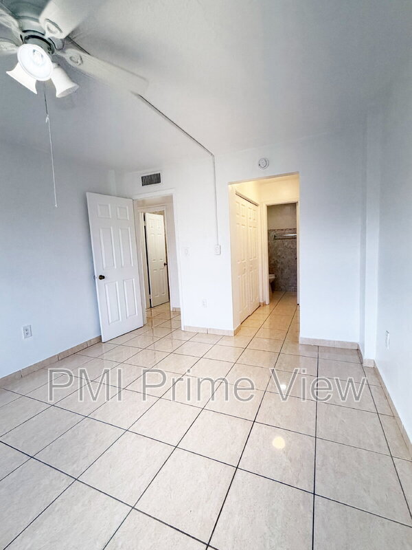 Building Photo - 495 NW 72nd Ave