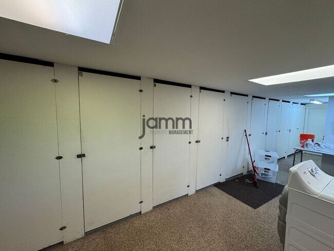 Building Photo - 2773 Hampshire-Unit 3