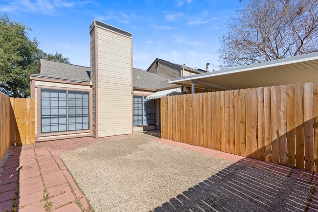 Building Photo - 3343 Chimney Pl Dr