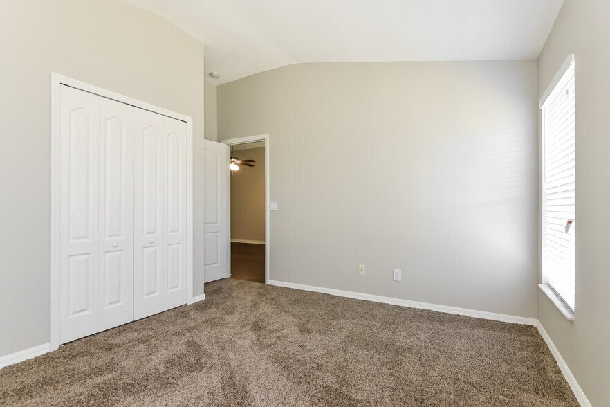 Building Photo - 9732 White Barn Way