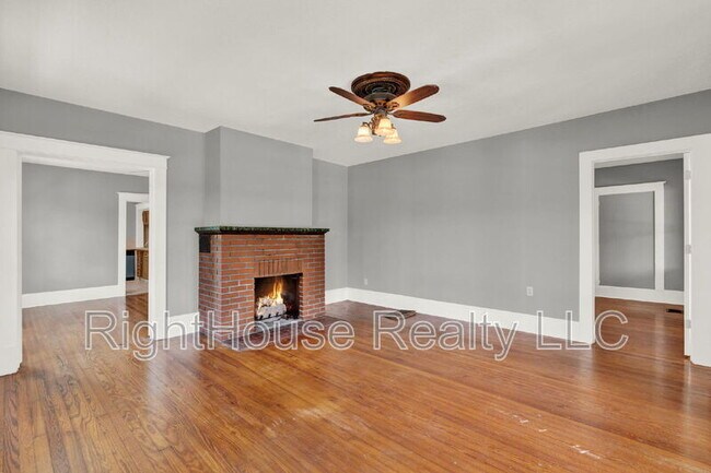 Building Photo - 611 S Grove St