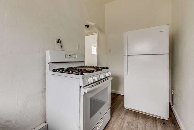 Building Photo - Available APRIL 2026 - Spacious 3 Bedroom Apartment in the Heart of Mt Oliver!