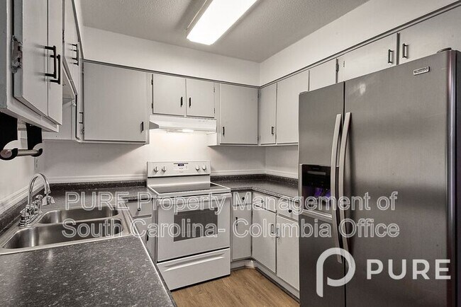 Building Photo - 601 Riverhill Cir