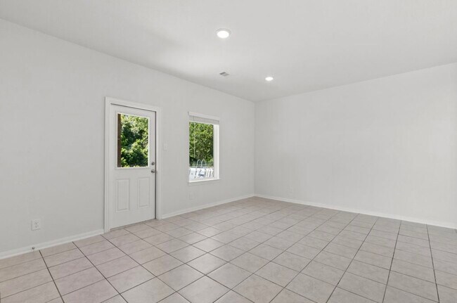 Building Photo - 5319 Rivers Edge Dr