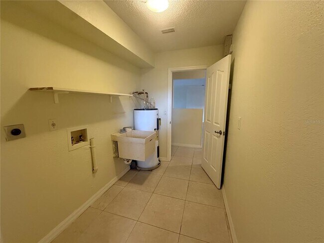 Building Photo - 440 W Tarpon Blvd NW