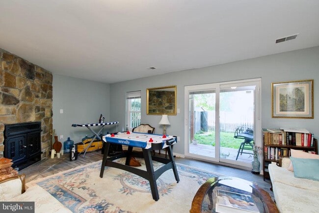 Building Photo - 9885 Burke Pond Ct