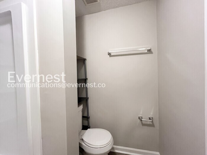 Building Photo - 5884 Caroline Dr