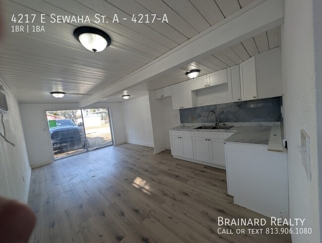 Building Photo - 4217 E Sewaha St