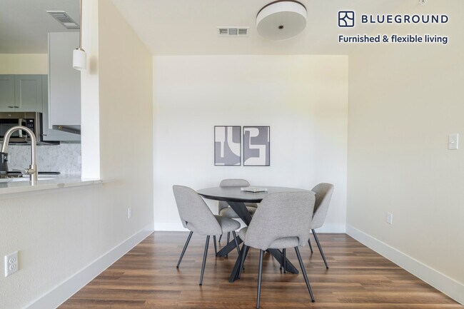 Building Photo - 1501 W Howard Ln